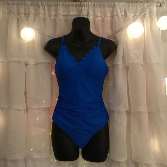 CUPSHE Royal blue scallop edge top swimsuit size Medium - Picture 1 of 5